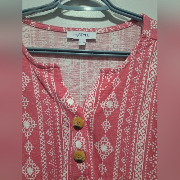 NWT XL Pink Patterned Women's Top - Picture 4 of 5